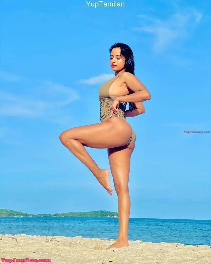 Pooja Bhalekar Sexy Bikini Photos 88